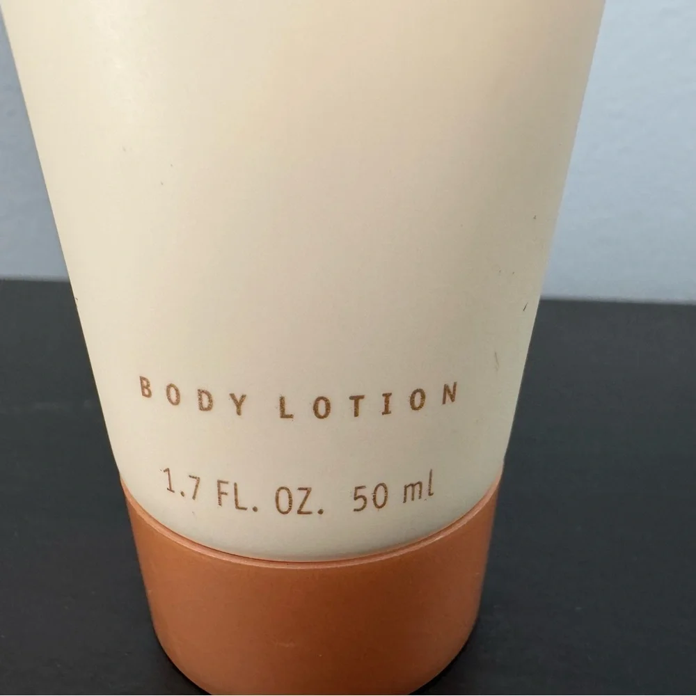 Ellen Tracy Body Lotion 1.7 fl oz sample size NEW scented